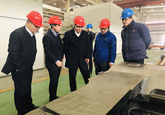鄭州煤礦機(jī)械集團(tuán)公司經(jīng)理張新紅到西煤機(jī)公司考察交流_副本.jpg